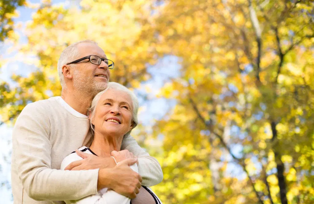 How to Stay Positive in Senior Dating